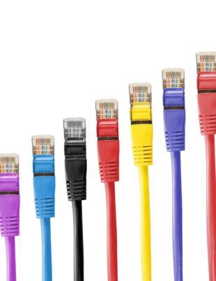 nätverkskablar, med titeln ”Network Cable Management” på Pixabay
